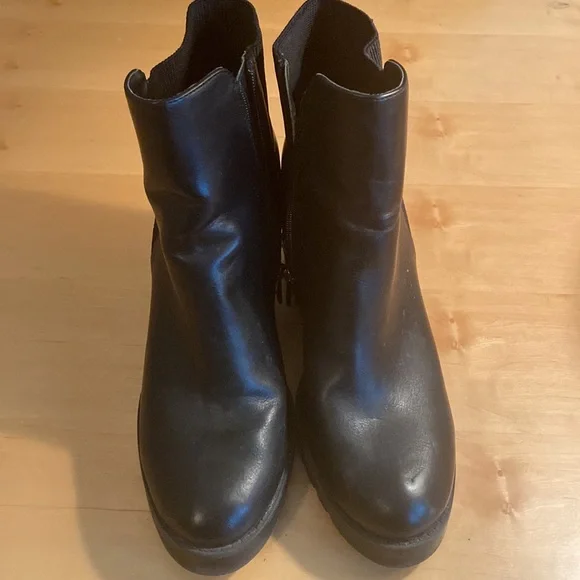 Beston black wedges; Size 11 - Picture 2 of 6